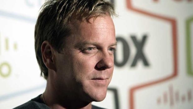 Hi Kiefer Sutherland 044217