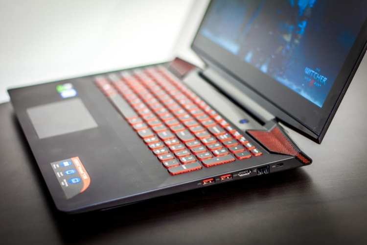 Lenovo Y700 15 Laptop Review 7