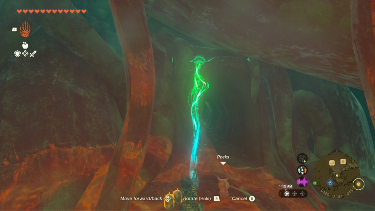 Жители леса Тотк находят меч в поисках щита над аркой, ведущей внутрь дерева