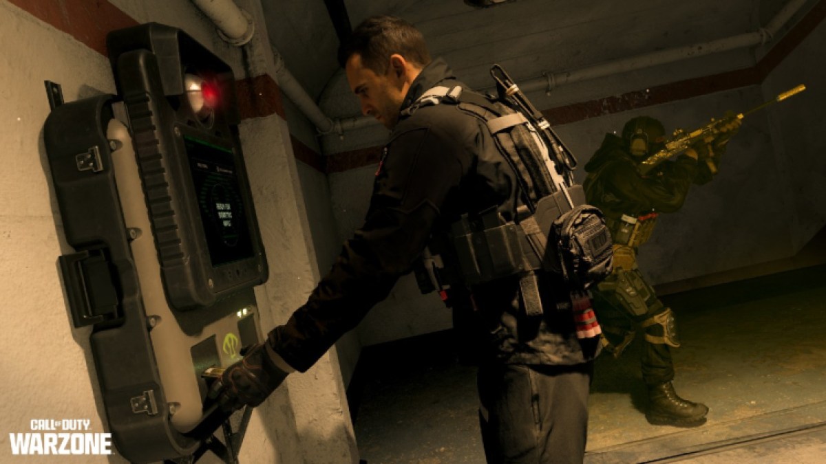 A player using a Biometric Scanner in Call Of Duty Warzone